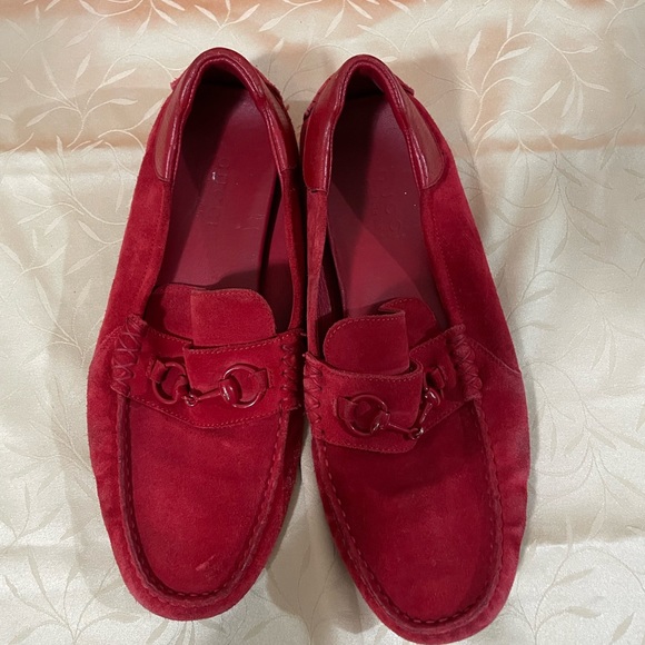 Gucci Red Velvet Loafers - Picture 3 of 6